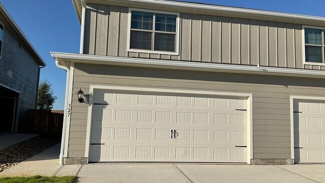 Building Photo - 1702 Seth Way