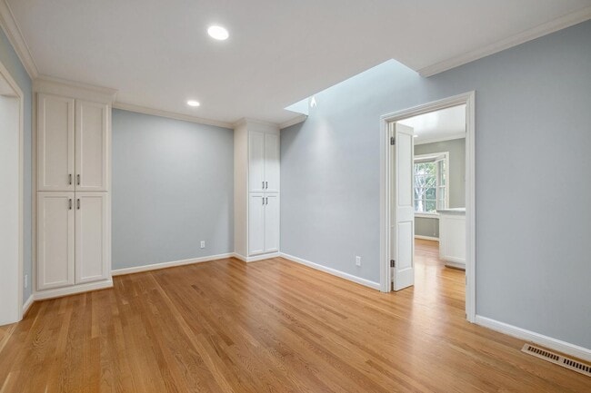 Building Photo - Charming 3-Bedroom Home with Office in desirable Old Palo Alto neighborhood with AC