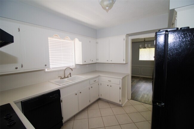 Building Photo - 1030 Montour Dr