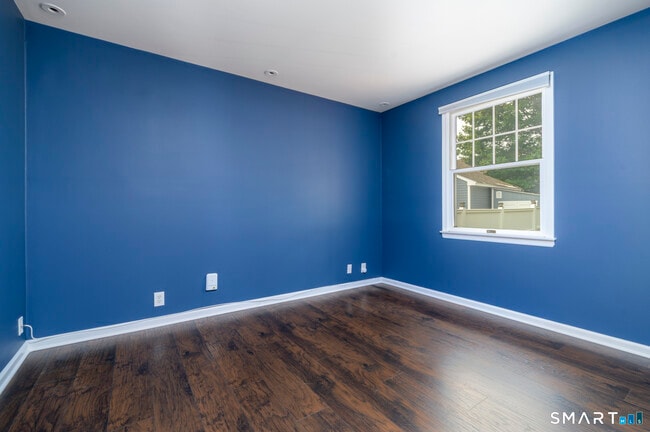 Building Photo - 39 Kenilworth Dr W