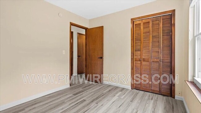 Building Photo - 214 Brookside Ln