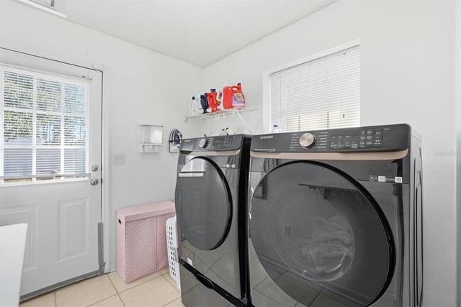 Building Photo - 6 Reybury Ln