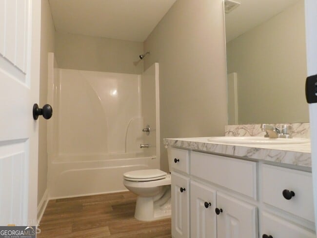 Building Photo - 2214 Savannah Dr