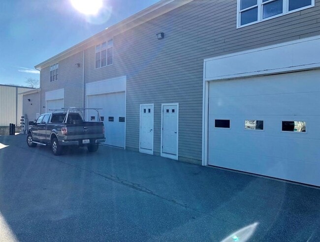 Building Photo - 855 Aquidneck Ave