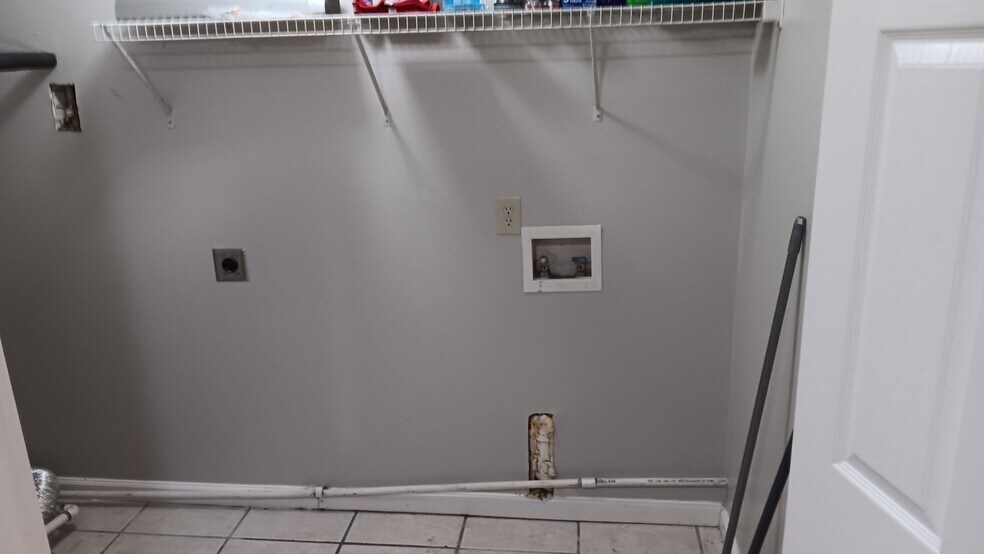Laundry Room - 1741 Elvan Ave