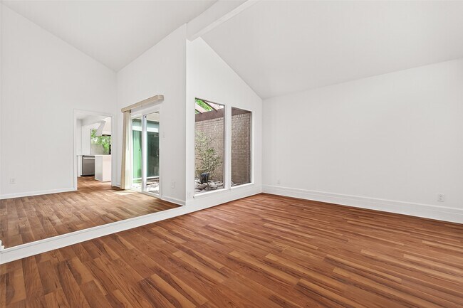 Building Photo - 15903 Hickory Knoll Dr