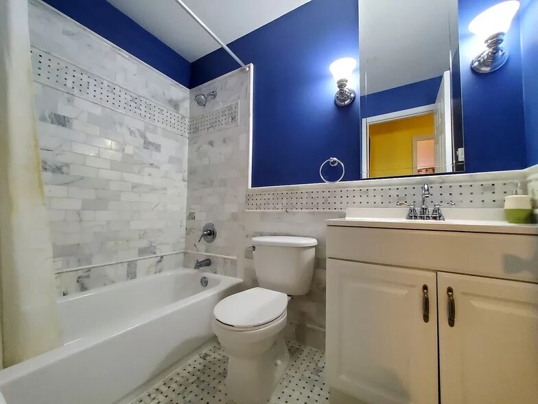Building Photo - 1353 Cunat Ct