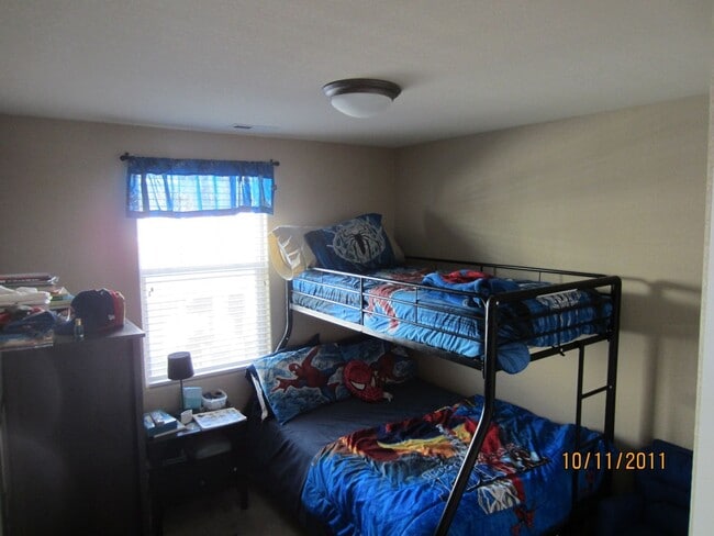 Building Photo - $1768 | 3BR/2.5BA | Beautiful townhome on ...