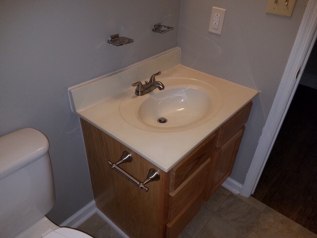 Building Photo - 3624 Yarbrough Ave