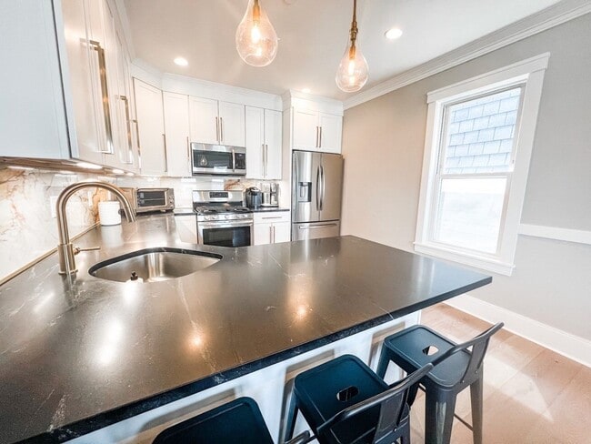 Building Photo - 69 Falcon St