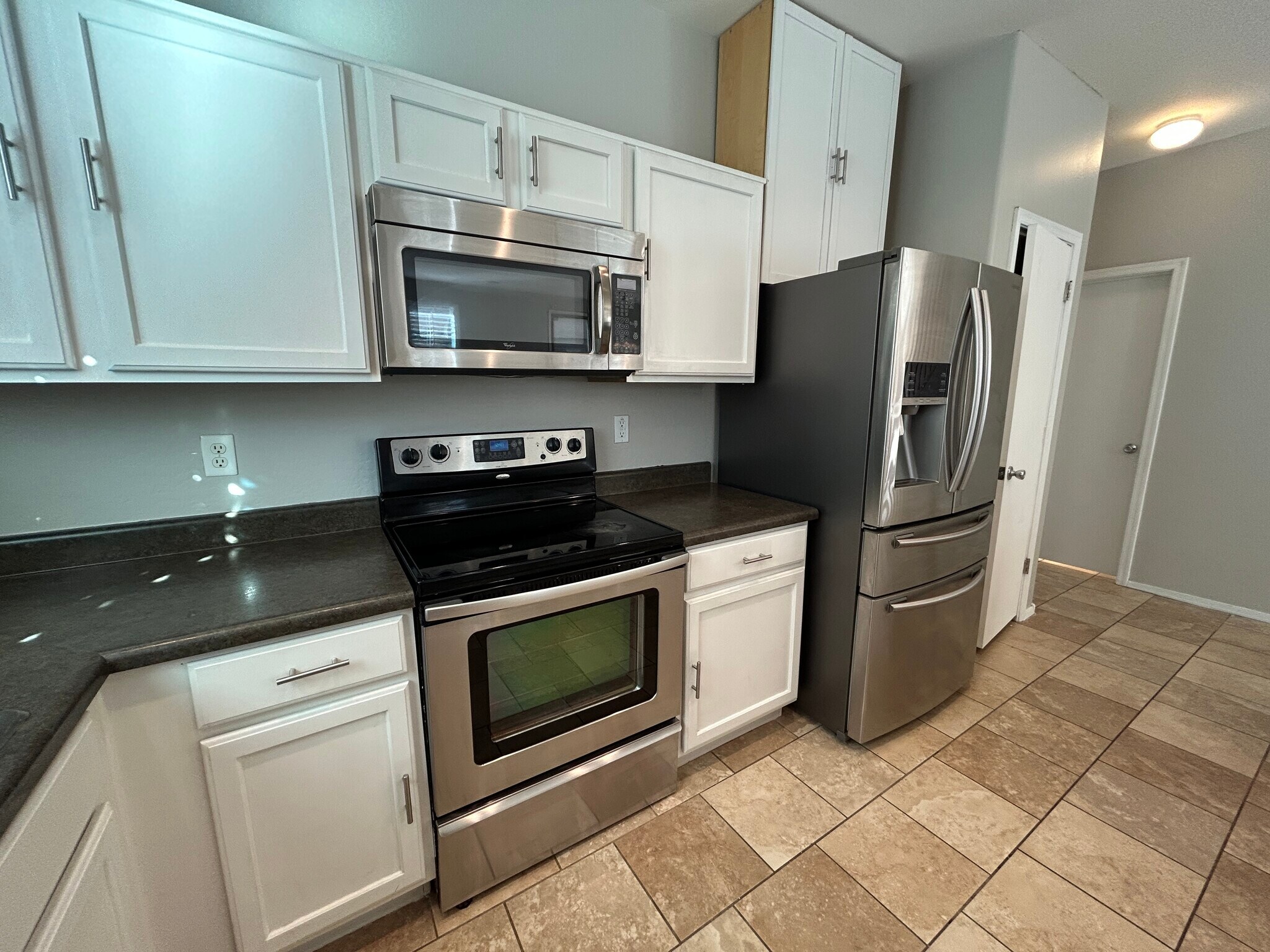 Building Photo - 8111 W Lynwood St