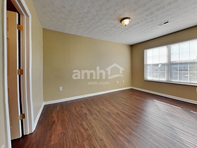 Building Photo - 138 Thompson St