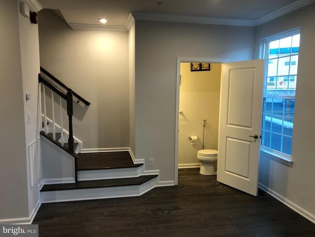 Building Photo - 111 Almond Dr