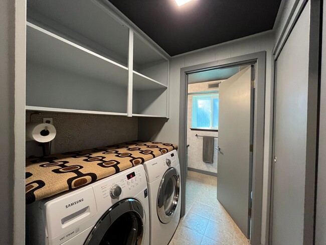 Building Photo - Midcentury modern 4-bedroom, 3-bathroom ho...