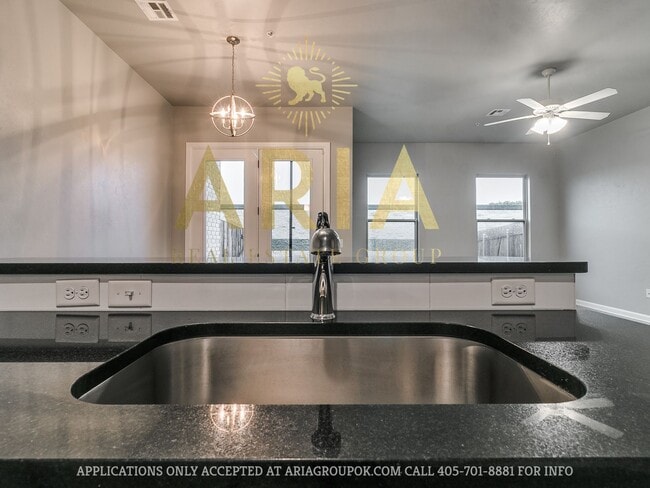 Building Photo - West Norman Urban Contemporary 3 Bed/2.5 Bath West Main Lofts Townhome Available Now!