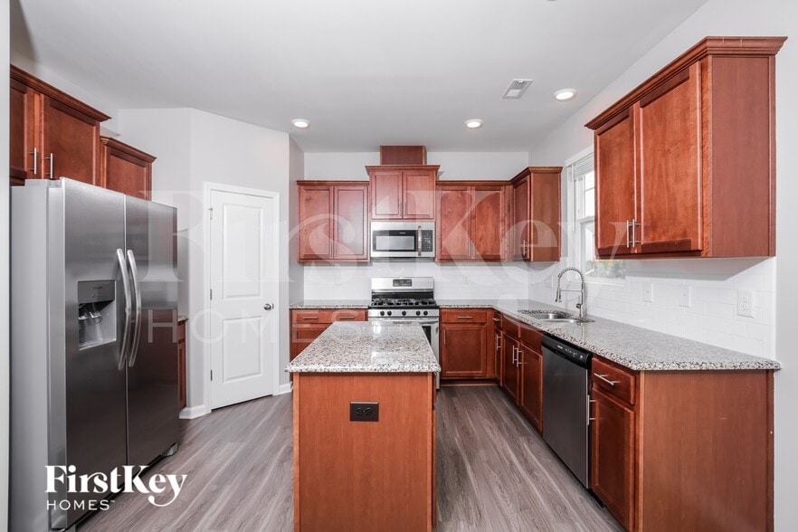 Building Photo - 636 Starry Sky Dr