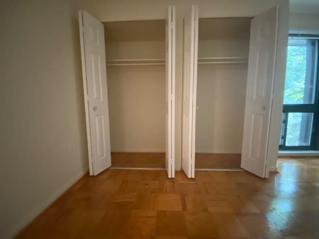 Building Photo - 2 Bedroom 1.5 Bathroom Apartment Unit Loca...