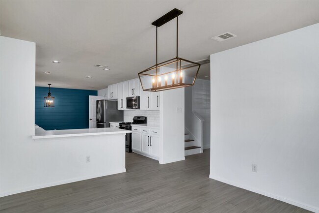 Building Photo - 15807 Little Miss Creek Dr