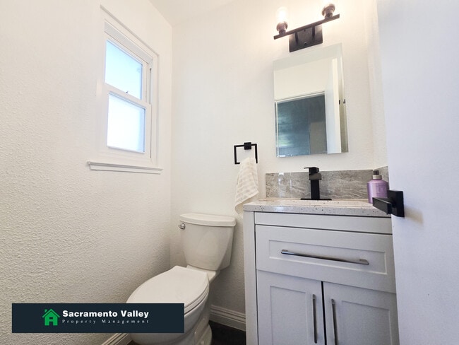 Building Photo - 7625 Lytle St