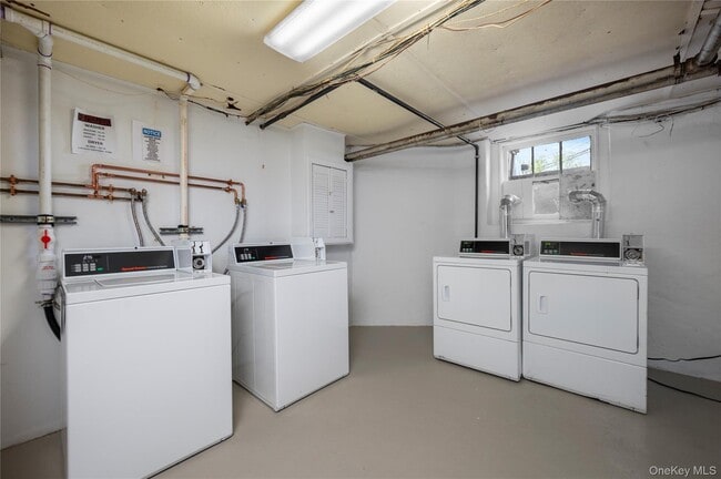 Building Photo - 579 Broadway