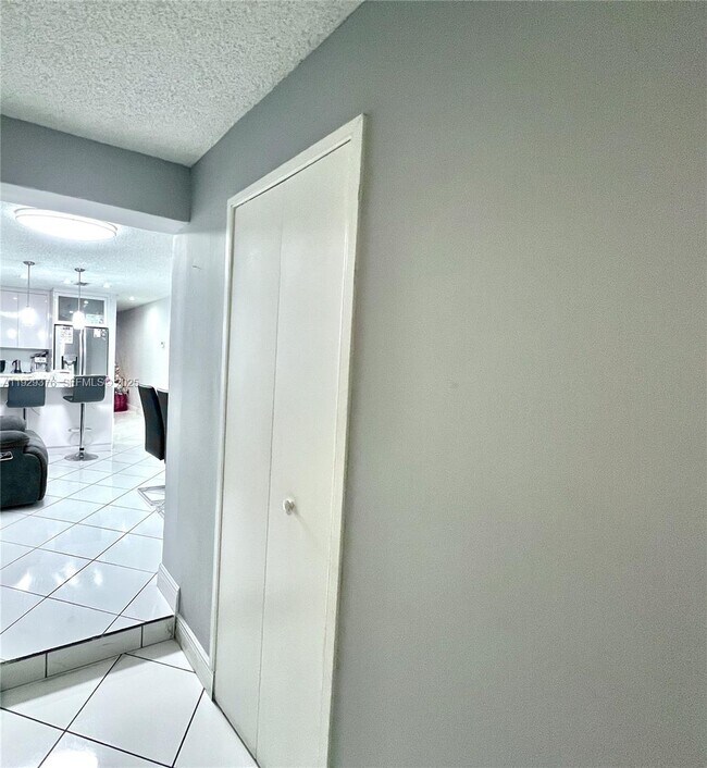 Building Photo - 1430 W 42nd St