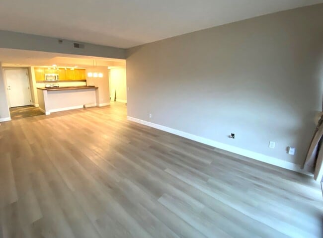 Building Photo - 2 Bed 2 Bath Condo in Bench Tower Condomin...