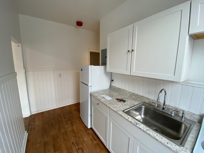 Building Photo - 120 George N St