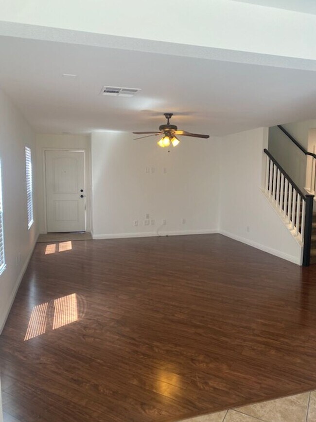 Building Photo - 7918 Point Oaks Ct