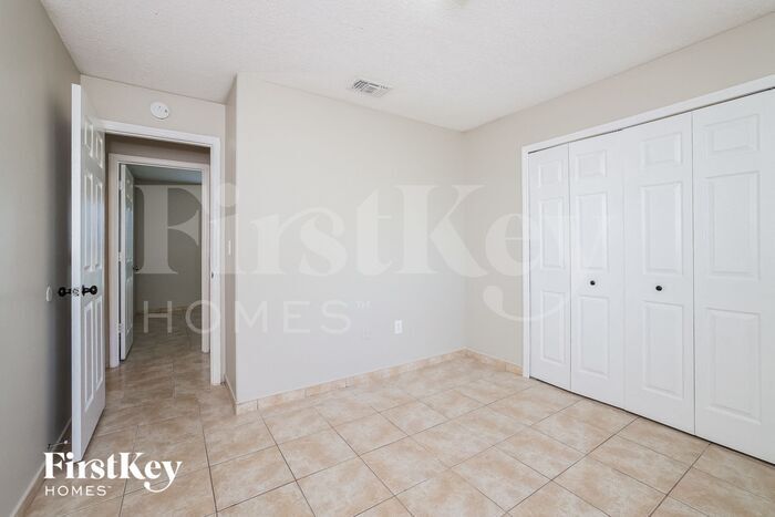 Building Photo - 585 Koala Dr