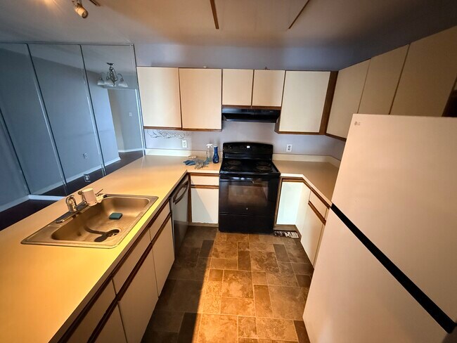 Building Photo - 310 Heather Croft