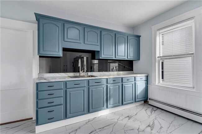 Building Photo - 135 Illinois St