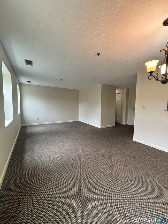 Building Photo - 432 Judd Square