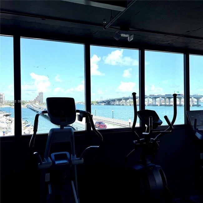 Building Photo - 555 NE 15th St