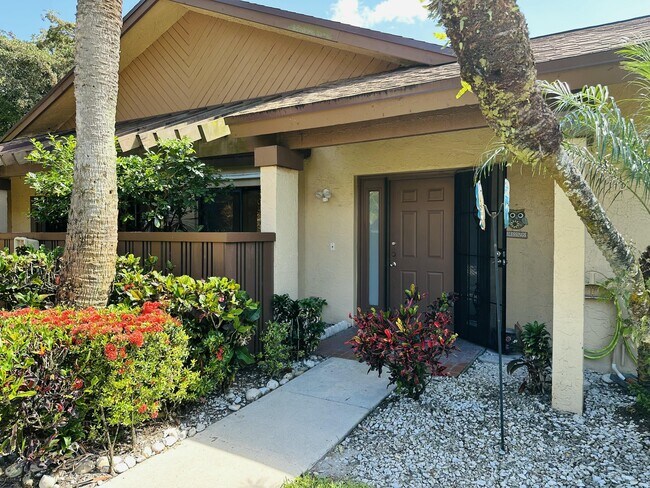 Building Photo - 3953 Cocoplum Cir