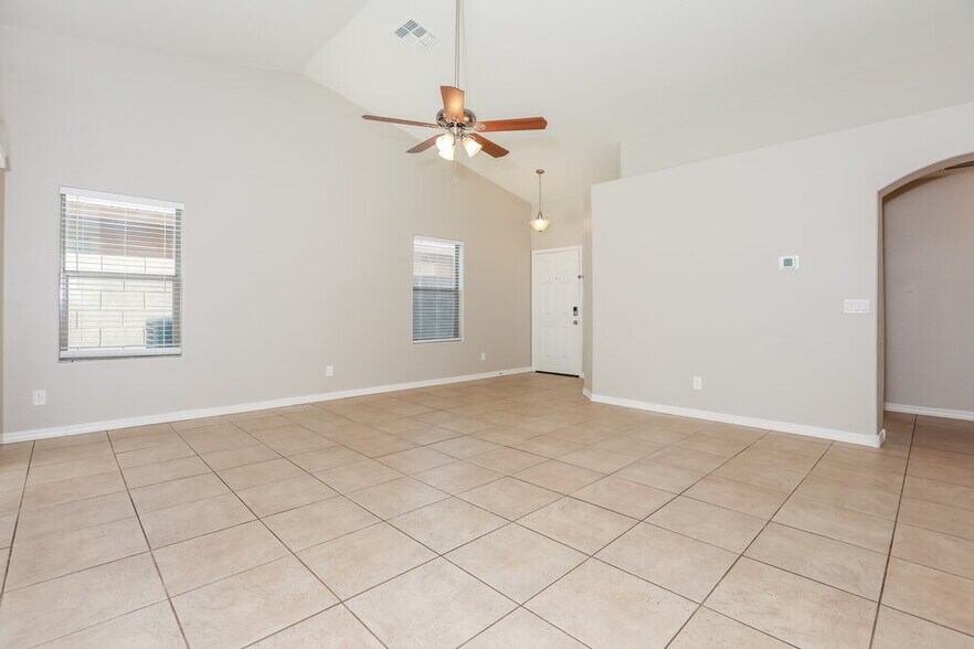 Building Photo - 1977 W Vineyard Plains Dr