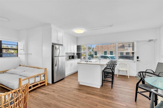 Building Photo - 4144 El Mar Dr