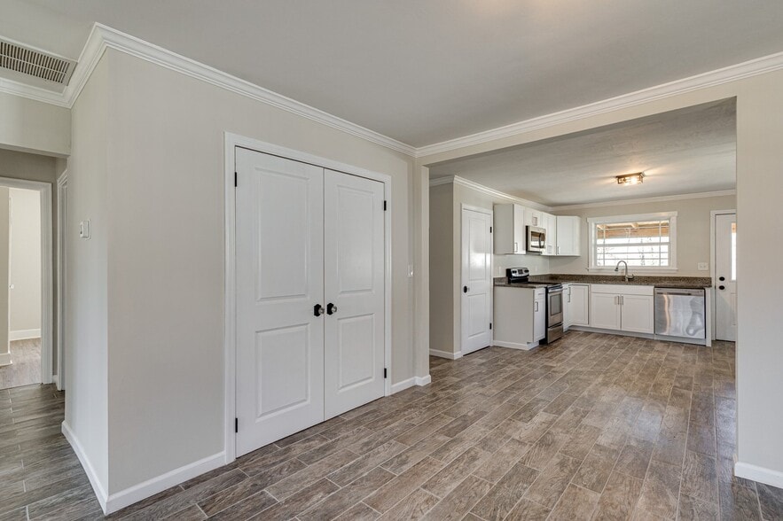 Building Photo - 48 Vero Beach Ave