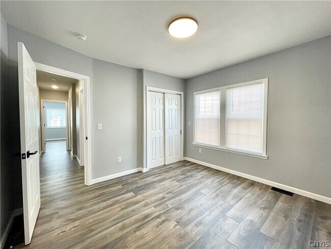 Building Photo - 1222 Hawley Ave