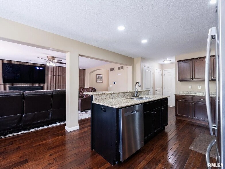Building Photo - 10009 Brompton Ct