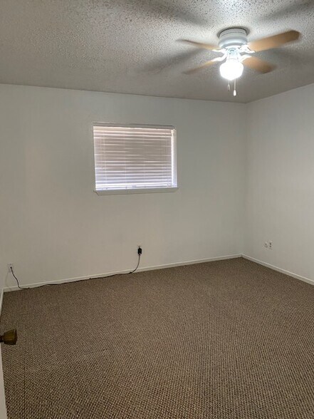 Building Photo - 2221 Lavern St
