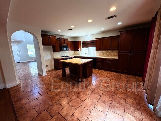 Building Photo - 3047 W Harold Ct