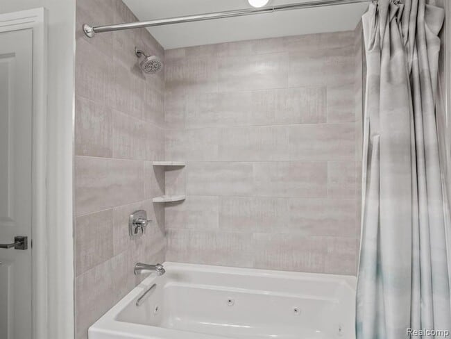 Building Photo - 3511 Lakecrest Dr