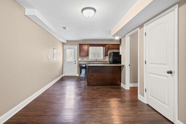 Building Photo - Pet Friendly Two Bedroom!