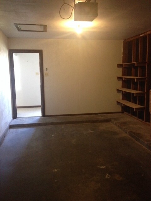 Building Photo - Near Hospital and Sandia Elementary Pets Allowed