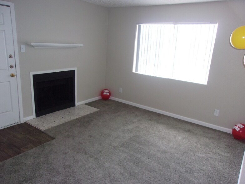 Village Square Apartments 2415 Finley Rd Irving TX 75062 Apartment