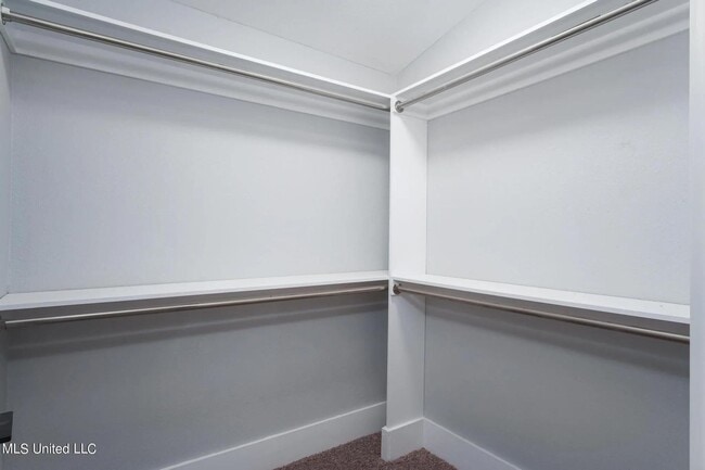 Building Photo - Beautiful 4-Bedroom, 3.5 Bathroom for Rent