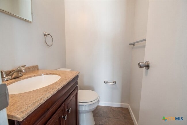 Building Photo - 2609 Live Oak Dr