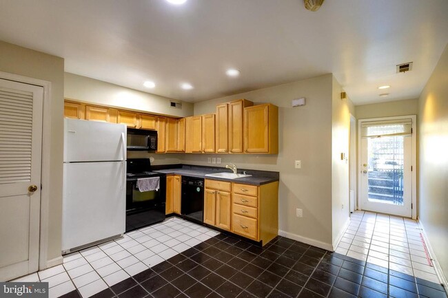 Building Photo - 2025 11th St NW