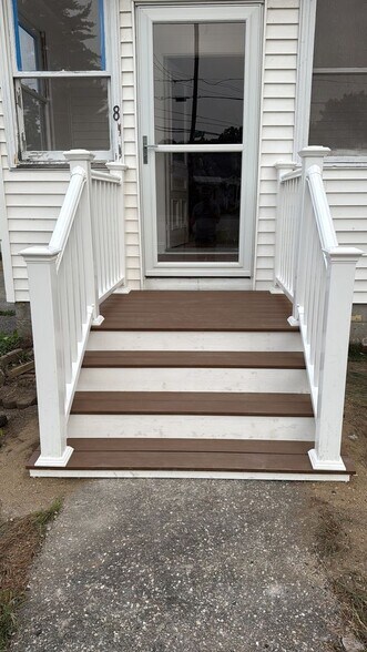 Building Photo - 8 Lamprey St