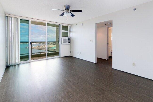 Building Photo - 215 N King St